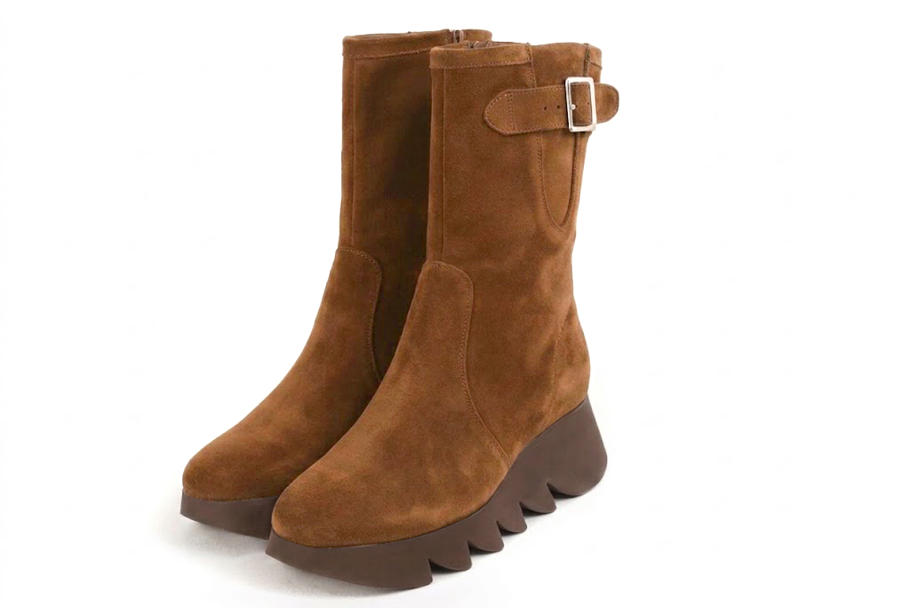 Women's cognac inside-zip ankle boots with round toe and chunky rubber sculpted sole - Front view